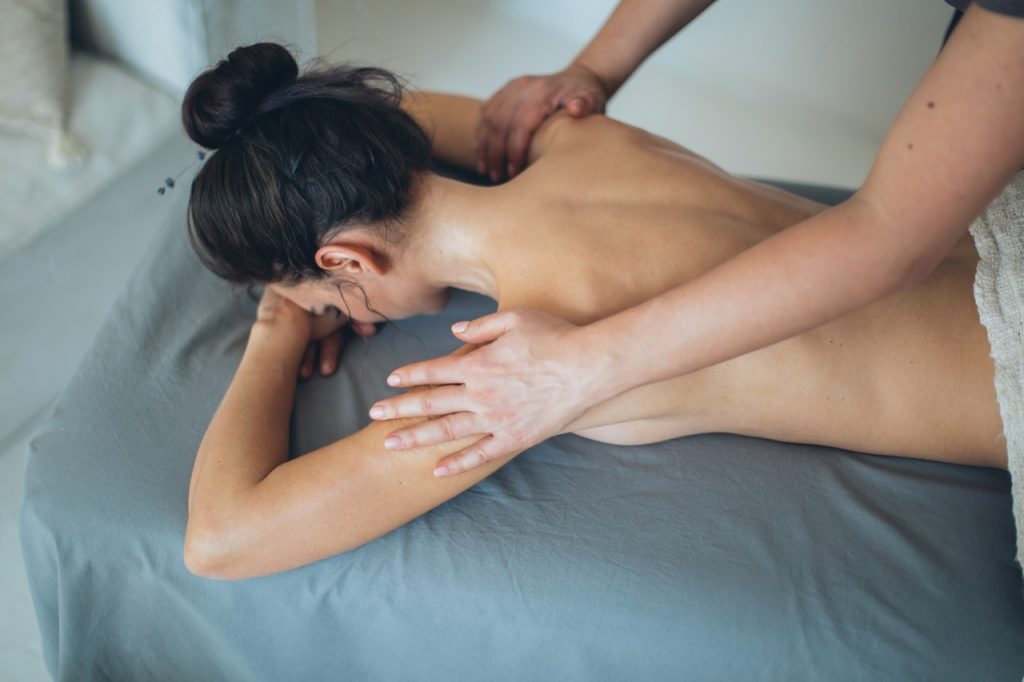massage naturiste régulièrement
